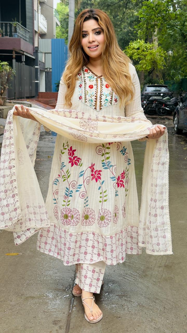 Vihana Charm Ethnic Set – Ivory White