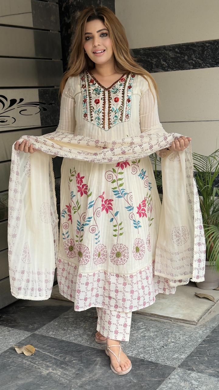 Vihana Charm Ethnic Set – Ivory White