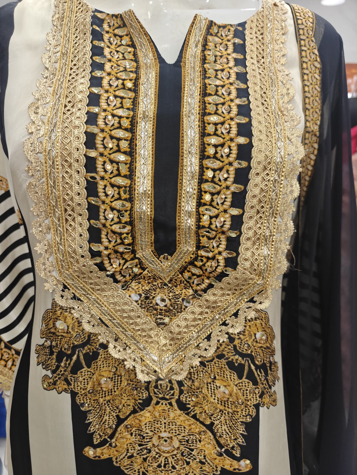 Siyah Noor Suit Set