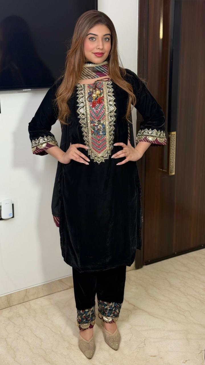 Riwaayat Black Multicolor Embroidered Kurta Pant Ensemble